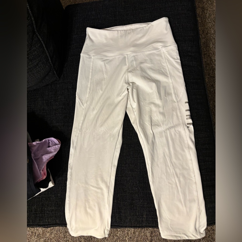 White leggings from pink